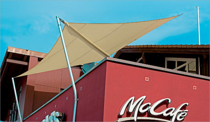 Sonnensegel auf Dachterasse McCafe